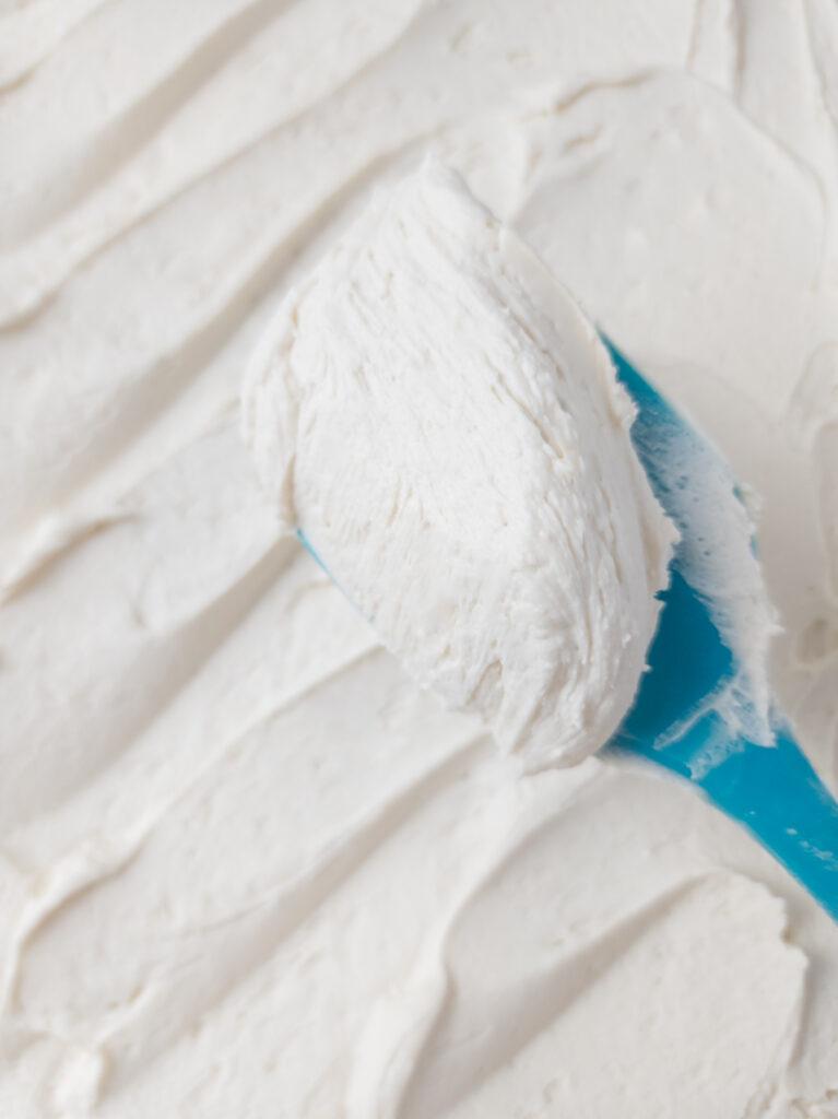 How to Make the Best American Buttercream Recipe - itsavémartin.